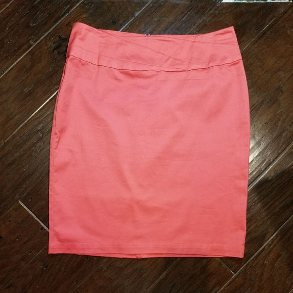 Monroe & Main Dresses & Skirts - Coral skirt